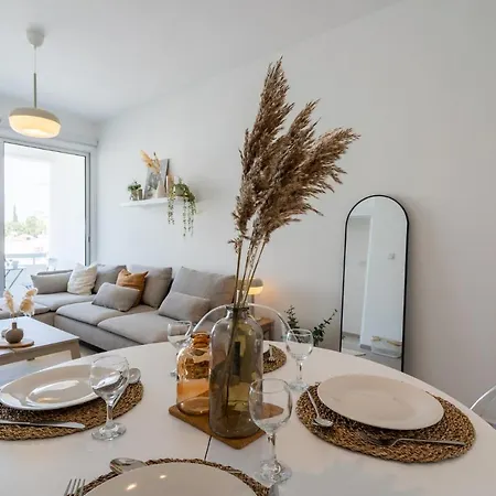 Hermes 2-bedroom In Apartment *