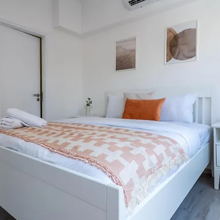 Hermes 2-bedroom In לרנקה