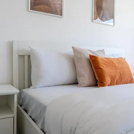 Hermes 2-bedroom In לרנקה