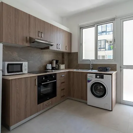 Hermes 2-bedroom In לרנקה