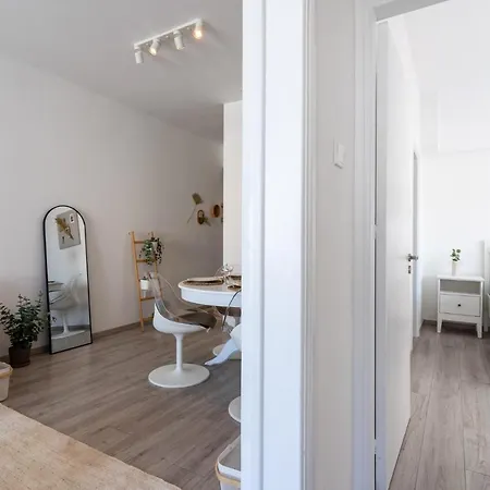 Hermes 2-bedroom In דירה לרנקה