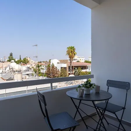 Hermes 2-bedroom In לרנקה