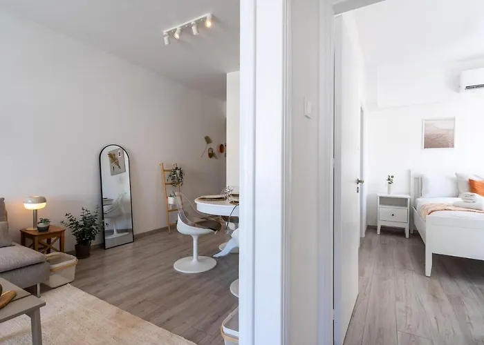 Hermes 2-bedroom In Apartamento Larnaca